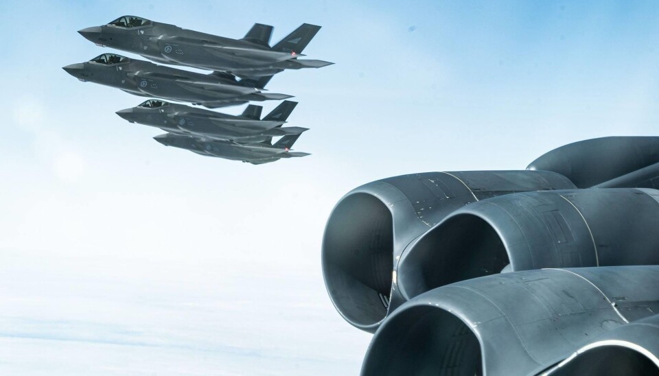 NORSKE: Fire F-35 fotografert fra et av de amerikanske B-52 bombeflyene fredag.