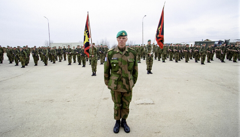 Robert Mood i forbindelse med kontingentskifte i Camp Lebane i Kosovo .