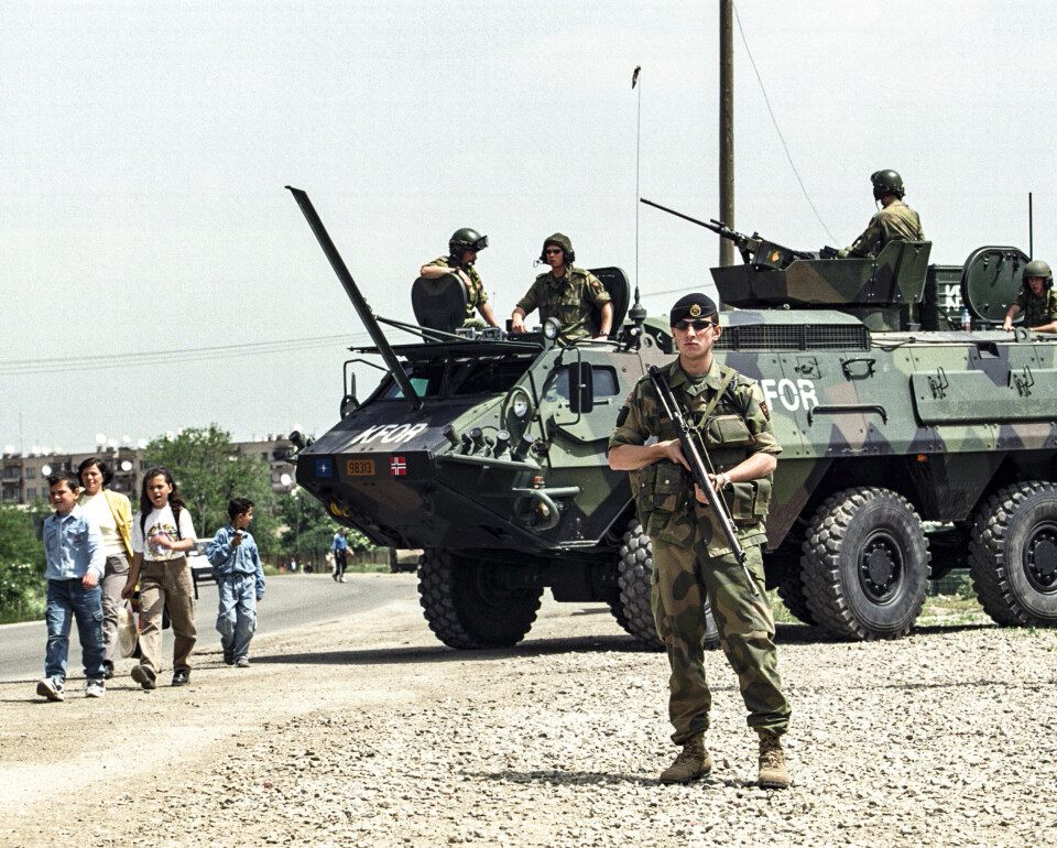 Norske soldater ved et checkpoint i Kosovo.