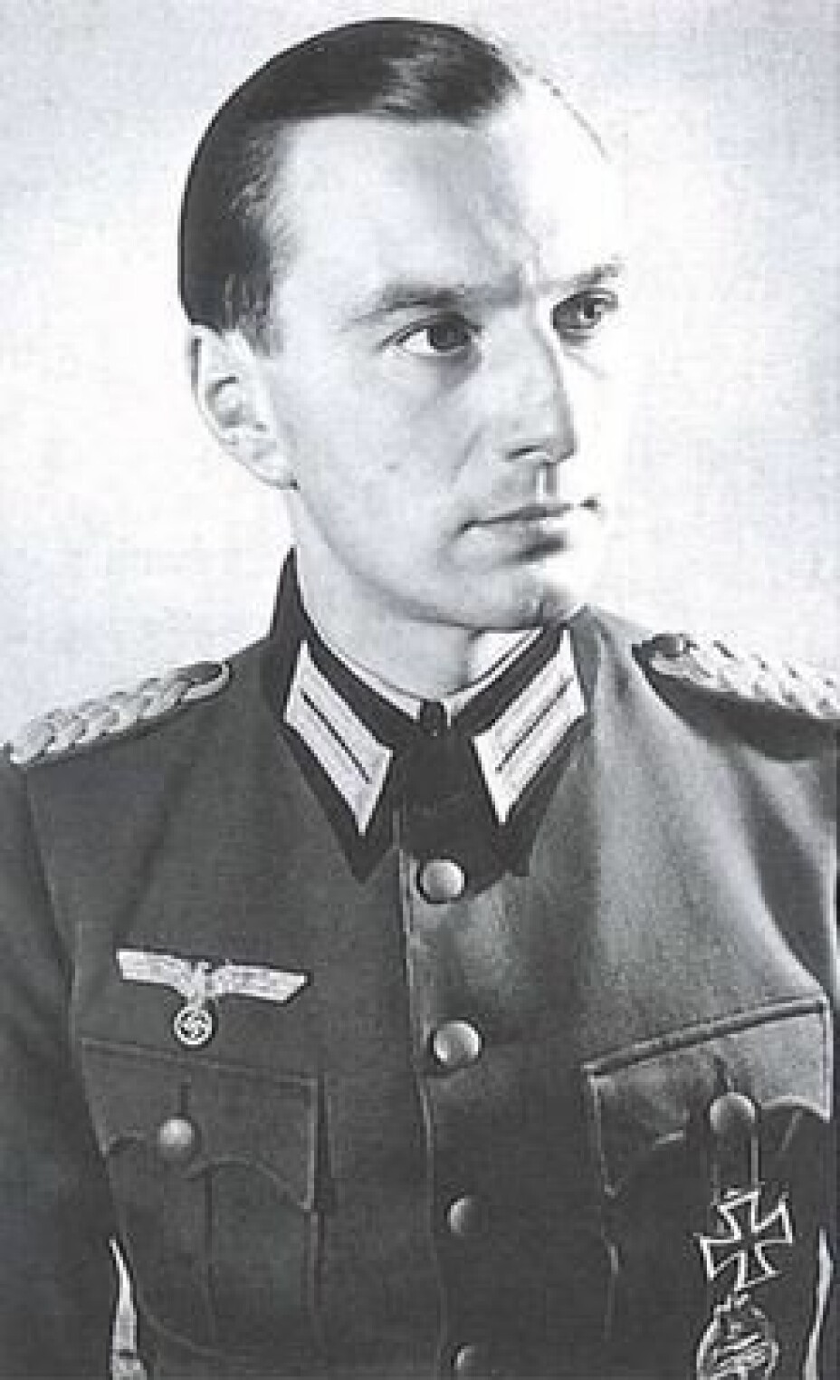 ADJUTANT: Baron Bernd Freytag von Loringhoven var å finne ved Hitlers side den siste måneden den tyske føreren levde.