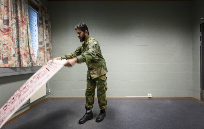 FORBEREDER BØNN: Bønn er en sentral søyle i Islam. I ramadan-måneden er bønnen ekstra viktig. FORBEREDER BØNN: Bønn er en sentral søyle i Islam. I ramadan-måneden er bønnen ekstra viktig.