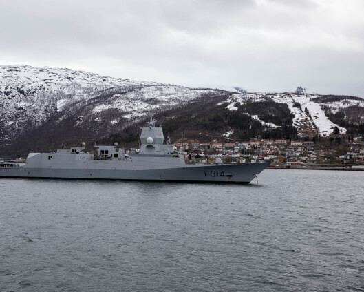 Norsk fregatt trener med britiske og amerikanske fartøyer i Barentshavet