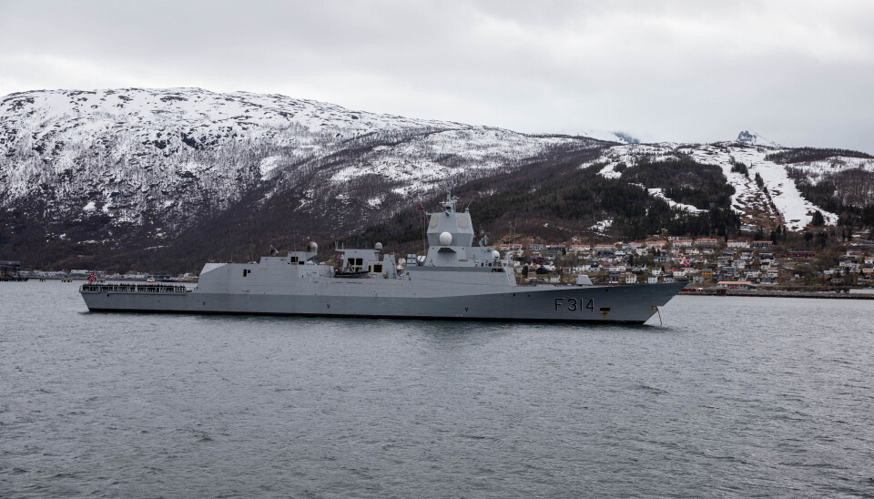 Fregatten KNM Thor Heyerdahl øver i disse dager med briter og amerikanere i Barentshavet.