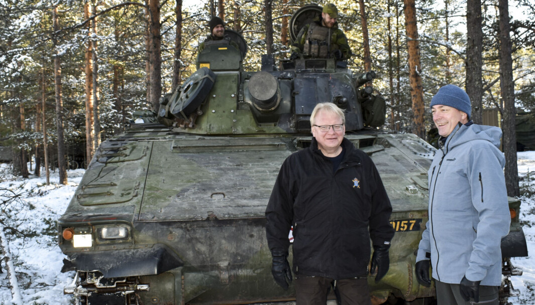 Den svenske forsvarsministeren Peter Hultqvist besøkte svenske soldater under Nato-øvelsen Trident Juncture i Norge i 2018. Her er han avbildet sammen med forsvarsminister Frank Bakke-Jensen. Nå vil Sverige samarbeide tettere militært med Finland. Den svenske forsvarsministeren Peter Hultqvist besøkte svenske soldater under Nato-øvelsen Trident Juncture i Norge i 2018. Her er han avbildet sammen med forsvarsminister Frank Bakke-Jensen. Nå vil Sverige samarbeide tettere militært med Finland.