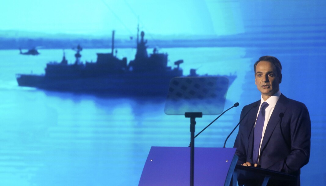 OPPRUSTNING: Den greske statsministeren Kyriakos Mitsotakis presenterte lørdag planer for å oppgradere landets forsvar, deriblant innkjøp av nye jagerfly, fregatter, helikoptre og andre våpensystemer. OPPRUSTNING: Den greske statsministeren Kyriakos Mitsotakis presenterte lørdag planer for å oppgradere landets forsvar, deriblant innkjøp av nye jagerfly, fregatter, helikoptre og andre våpensystemer.
