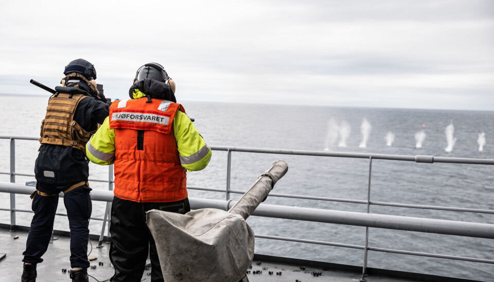 Sjøforsvarets personell i arbeid på KV Harstad. Sjøforsvarets personell yter på topp i en viss alder. Derfor mener forsvarsgrenen at det kan bli krevende om særaldersgrensen forsvinner.