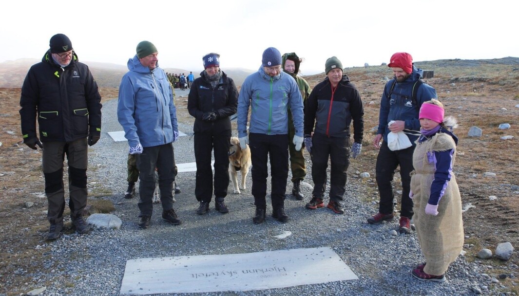 Thorbjørn Thoresen fra Forsvarsbygg,Frank Bakke-Jensen og Sveinung Rotevatn var med på markeringen av at Hjerkinn skytefelt er tilbakeført til naturen. Thorbjørn Thoresen fra Forsvarsbygg,Frank Bakke-Jensen og Sveinung Rotevatn var med på markeringen av at Hjerkinn skytefelt er tilbakeført til naturen.