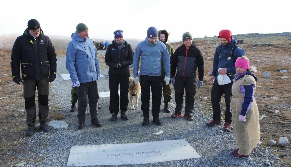 Thorbjørn Thoresen fra Forsvarsbygg,Frank Bakke-Jensen og Sveinung Rotevatn var med på markeringen av at Hjerkinn skytefelt er tilbakeført til naturen.