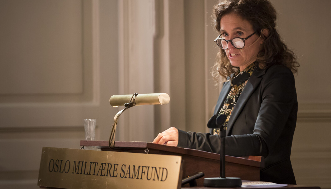 Seniorforsker Julie Wilhelmsen under et foredrag i Oslo Militære Samfund. Seniorforsker Julie Wilhelmsen under et foredrag i Oslo Militære Samfund.