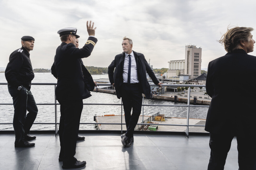 – Flere stemmer må slippe til og lyttes til, sier forsvarsminister Frank Bakke-Jensen. Han vil ha enda mer debatt om Svendsen-rapporten. – Flere stemmer må slippe til og lyttes til, sier forsvarsminister Frank Bakke-Jensen. Han vil ha enda mer debatt om Svendsen-rapporten.