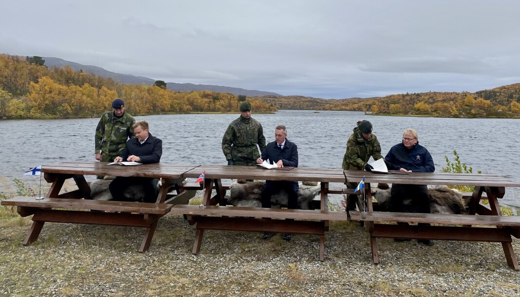 Den nye intensjonsavtalen slår fast vår felles ambisjon om å ha evne og beredskap til å gjennomføre koordinerte militære operasjoner i krise og konflikt, skriver forsvarsministerene i Norge, Finland og Sverige. Den nye intensjonsavtalen slår fast vår felles ambisjon om å ha evne og beredskap til å gjennomføre koordinerte militære operasjoner i krise og konflikt, skriver forsvarsministerene i Norge, Finland og Sverige.