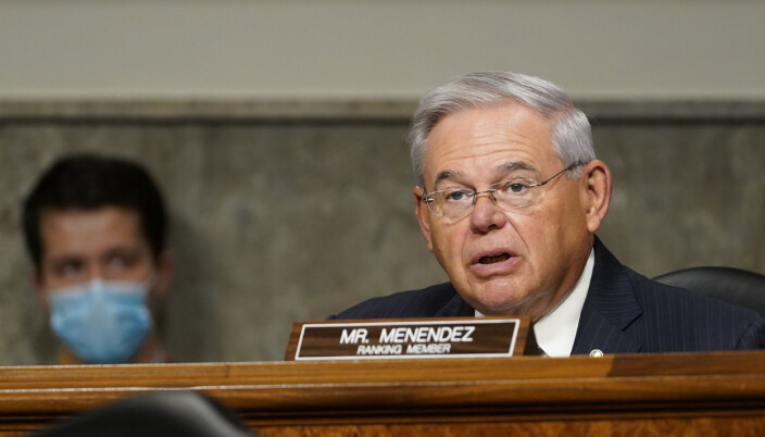 Senator Robert Menendez, snakker under torsdagens høring som handlet om USAs politikk i et Midtøsten i endring. Senator Robert Menendez, snakker under torsdagens høring som handlet om USAs politikk i et Midtøsten i endring.