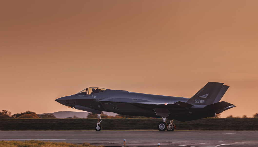 Tre nye F-35 ble levert på Ørland flystasjon i september. Nå frykter flere politikere for at kostnadssprekken vil ramme resten av Forsvaret. Tre nye F-35 ble levert på Ørland flystasjon i september. Nå frykter flere politikere for at kostnadssprekken vil ramme resten av Forsvaret.