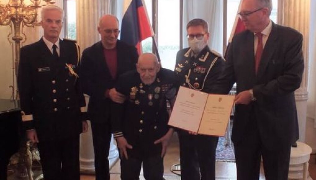 Mikhail Podgurskij mottok deltakermedaljen i den norske ambassaden i Moskva. Mikhail Podgurskij mottok deltakermedaljen i den norske ambassaden i Moskva.