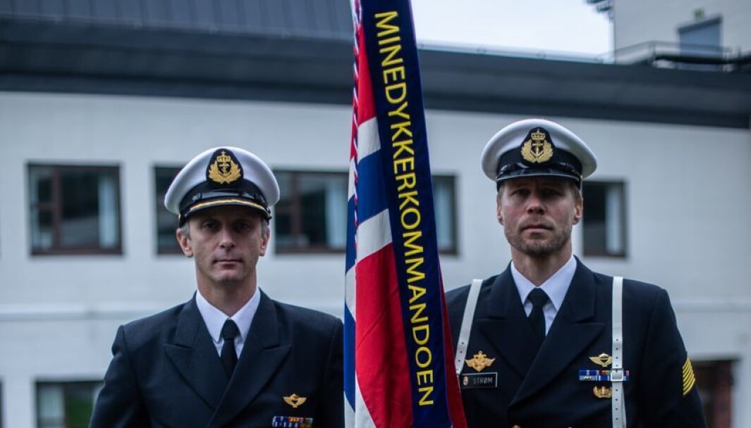 Minedykkerkommandoens nye command team, sjef MDK kommandørkaptein Frank Børresen og sjefsmester orlogsmester Aril Strøm. Minedykkerkommandoens nye command team, sjef MDK kommandørkaptein Frank Børresen og sjefsmester orlogsmester Aril Strøm.
