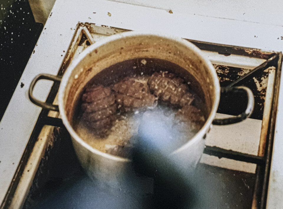 Som kokk kokte Ole Vikre ut restene av sprengstoffet fra håndgranater. Foto: Privat