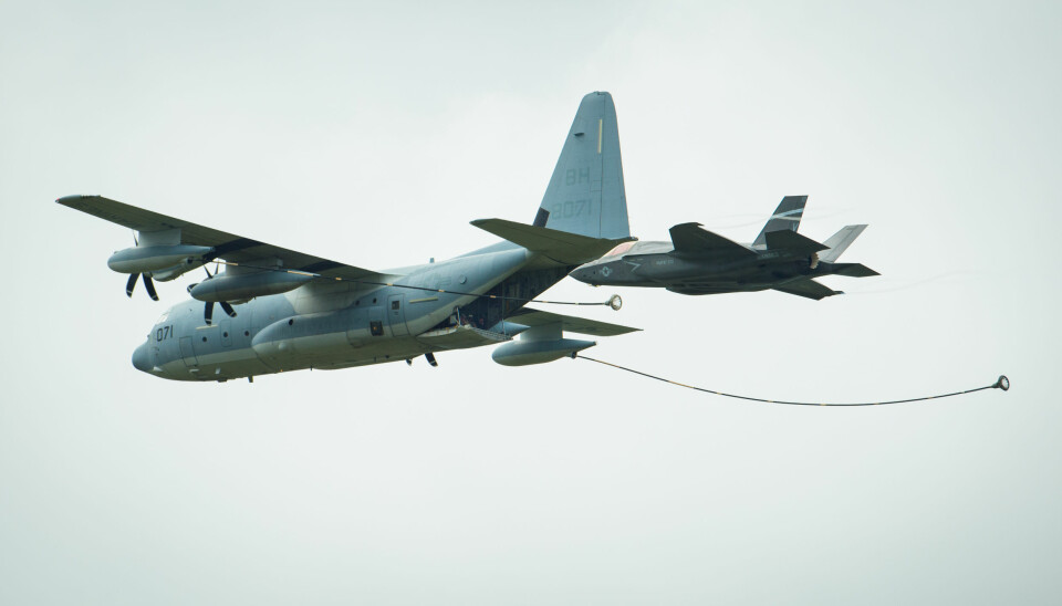 Dette bildet viser et KC-130J og et F-35 under en fremvisning i 2016.