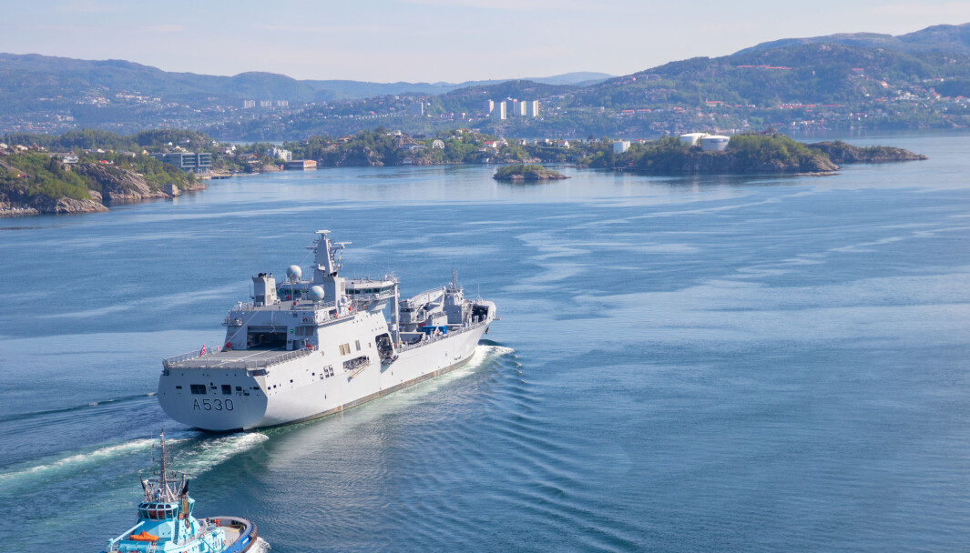 KNM Maud seiler ut fra Haakonsvern i mai i fjor. KNM Maud seiler ut fra Haakonsvern i mai i fjor.