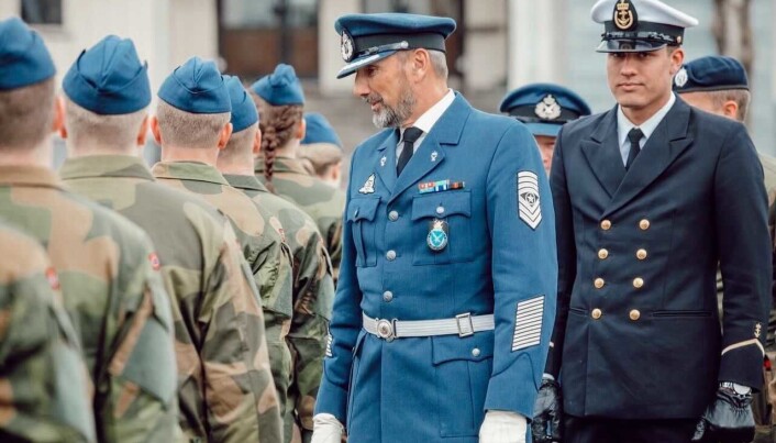 Sakarias Lundstad (t.h.) er troppssjef på KNM Harald Haarfagre. Sakarias Lundstad (t.h.) er troppssjef på KNM Harald Haarfagre.