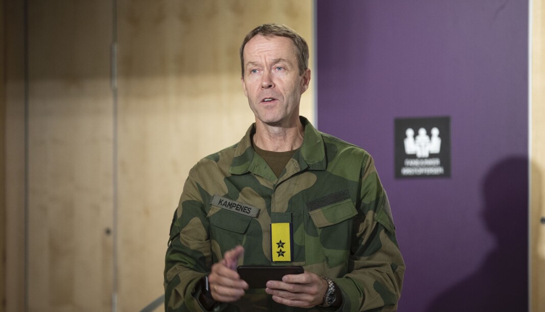 6. oktober 2020 ble en samarbeidsavtale mellom Norges e-sportforbund og Cyberforsvaret signert på Jørstadmoen. Her ser vi sjef Cyberforsvaret Inge Kampenes. 6. oktober 2020 ble en samarbeidsavtale mellom Norges e-sportforbund og Cyberforsvaret signert på Jørstadmoen. Her ser vi sjef Cyberforsvaret Inge Kampenes.