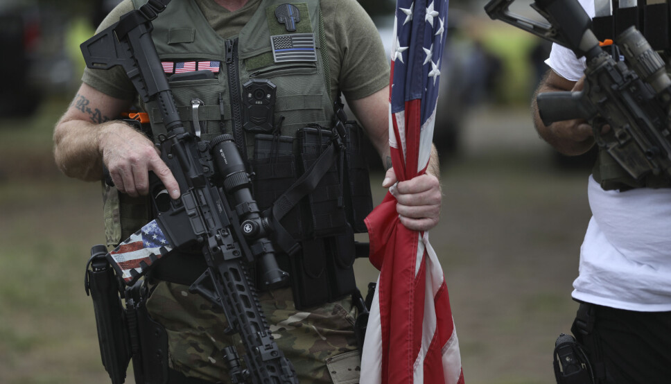 Høyreekstreme og rasistiske grupper som Proud Boys utgjør nå den største sikkerhetstrusselen i USA, ifølge årsrapporten fra Departementet for innenlands sikkerhet (DHS). Det er stikk i strid med hva president Donald Trump hevder.
