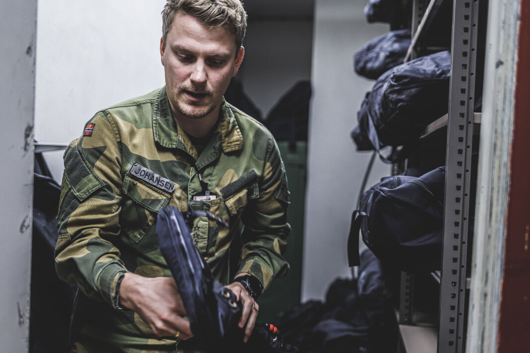 Frode Johansen sier han fikk en telefon i 2018 om at en soldat som skulle deployere til Intops trengte en vest. Foto: Krister Sørbø, Forsvarets forum Frode Johansen sier han fikk en telefon i 2018 om at en soldat som skulle deployere til Intops trengte en vest. Foto: Krister Sørbø, Forsvarets forum