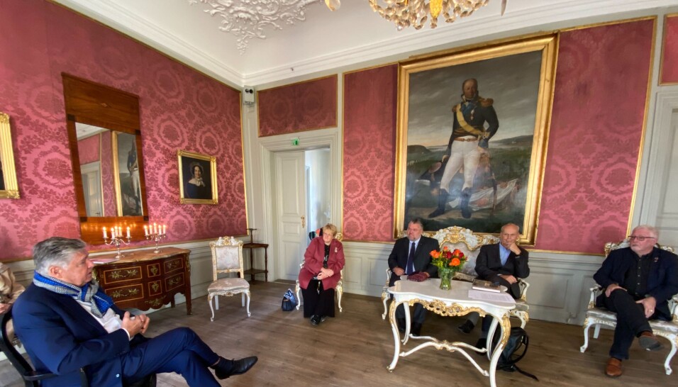 Generalsekretær Ole Rikard Høisæther i Oslo Byes Vel deltok med flere stortingsrepresentanter fra Utenriks- og forsvarskomiteen på pressemøtet mandag. Fra venstre: Trine Skei Grande (V), Morten Wold (Frp), Michael Tetzschner (H) og Geir Sigbjørn Toskedal (KrF).