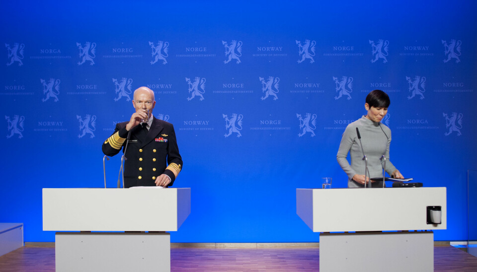 I 2013 la daværende forsvarssjef Haakon Bruun-Hanssen frem fagmilitært råd. Forsvarsminister Ine Eriksen Søreide tok i mot.