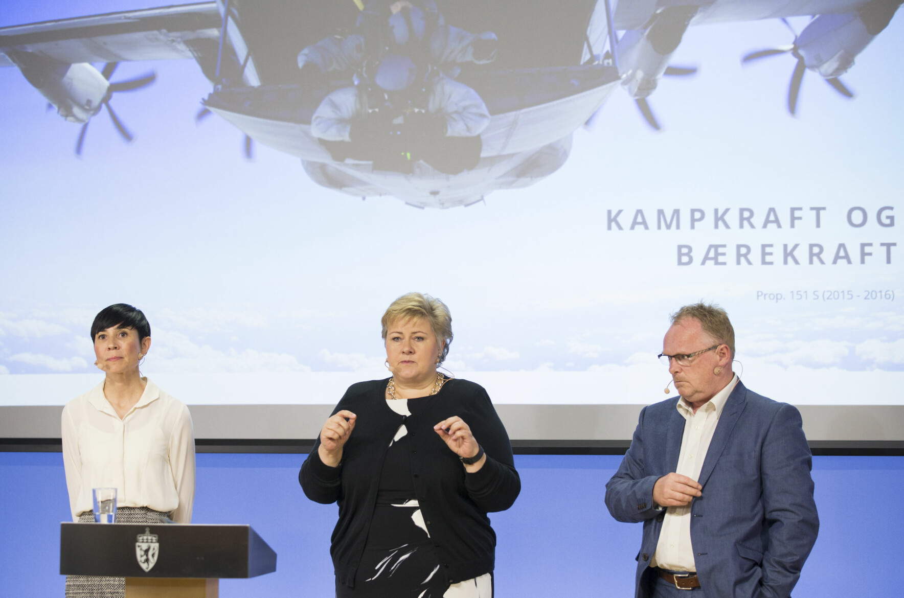 Ine Eriksen Søreide, Erna Solberg og Per Sandberg la frem langtidsplan for perioden 2017-2020.
