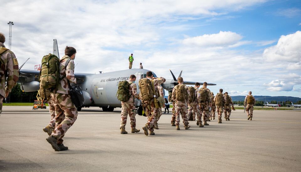 KARANTENE: Mange i Forsvaret reiser i jobbsammenheng. De som er vaksinerte vil nå få tilpasset innreisekarantene.