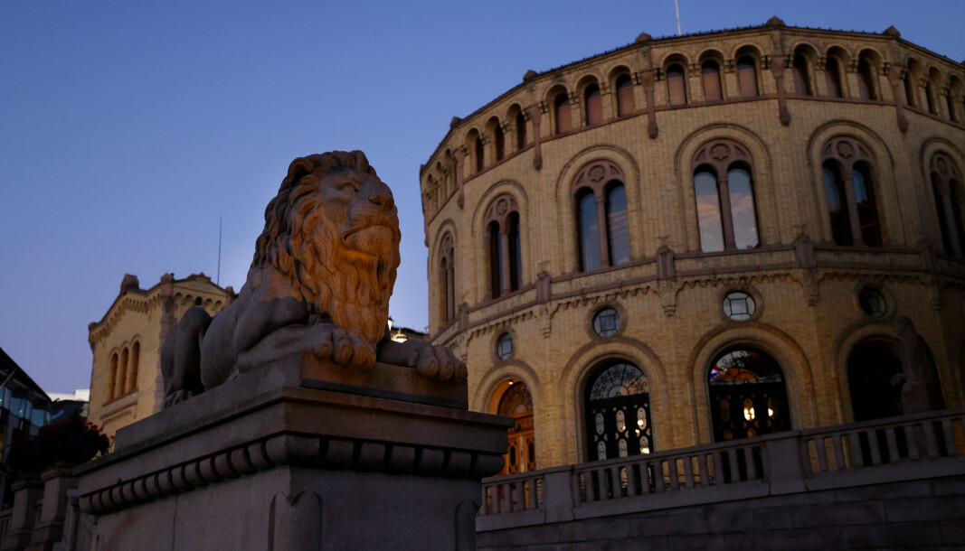 DATAINNBRUDD: Inntil videre er hybride trusler et ansvar som faller på privat sektor, selv om det er det offentlige som er hovedmålet. Regjeringen mener at Russland står bak et nylig datainnbrudd mot Stortinget. DATAINNBRUDD: Inntil videre er hybride trusler et ansvar som faller på privat sektor, selv om det er det offentlige som er hovedmålet. Regjeringen mener at Russland står bak et nylig datainnbrudd mot Stortinget.