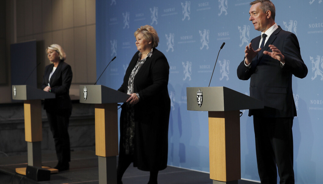 – At vi ikke engang er i stand til å overvåke våre egne områder i fredstid er skammelig, sier Liv Signe Navarsete (Sp). Her ser vi Monica Mæland, Erna Solberg og Frank Bakke-Jensen under fremleggelsen av langtidsplanen og samfunnssikkerhetsmeldingen. – At vi ikke engang er i stand til å overvåke våre egne områder i fredstid er skammelig, sier Liv Signe Navarsete (Sp). Her ser vi Monica Mæland, Erna Solberg og Frank Bakke-Jensen under fremleggelsen av langtidsplanen og samfunnssikkerhetsmeldingen.