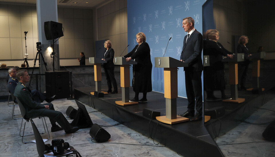 Forsvarssjef Eirik Kristoffersen satt på første rad da regjeringen la frem samfunnssikkerhetsmeldingen og langtidsplanen for Forsvaret. Justisminister Monica Mæland, statsminister Erna Solberg og forsvarsminister Frank Bakke-Jensen holdt felles pressekonferanse.