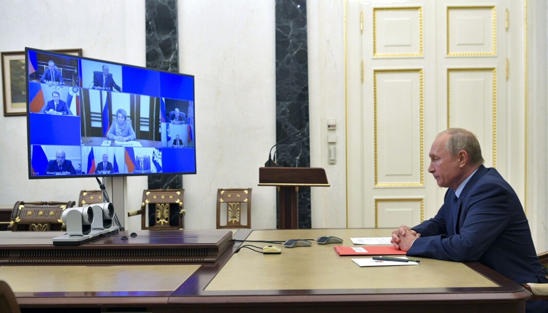 Russlands president Vladimir Putin under en videokonferanse med sine egne sikkerhetsrådgivere på kontoret sitt i Moskva fredag i forrige uke. Russlands president Vladimir Putin under en videokonferanse med sine egne sikkerhetsrådgivere på kontoret sitt i Moskva fredag i forrige uke.