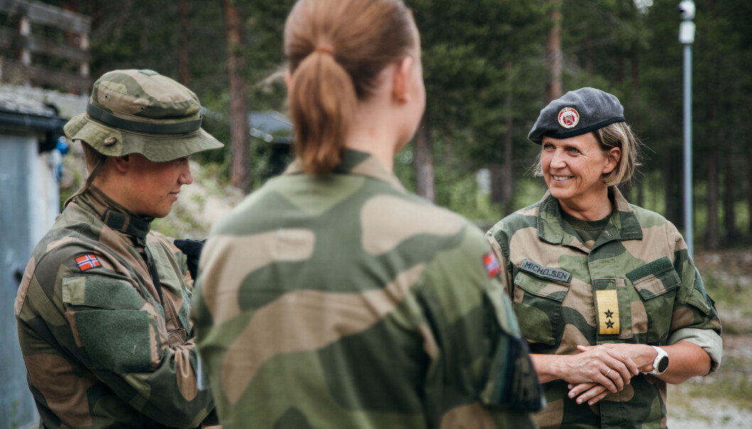Elisabeth Michelsen har fått de to første delrapportene fra Forsvarets forskningsinstitutt. Hovedrapporten HV mot 2030 kommer i 2021. Elisabeth Michelsen har fått de to første delrapportene fra Forsvarets forskningsinstitutt. Hovedrapporten HV mot 2030 kommer i 2021.