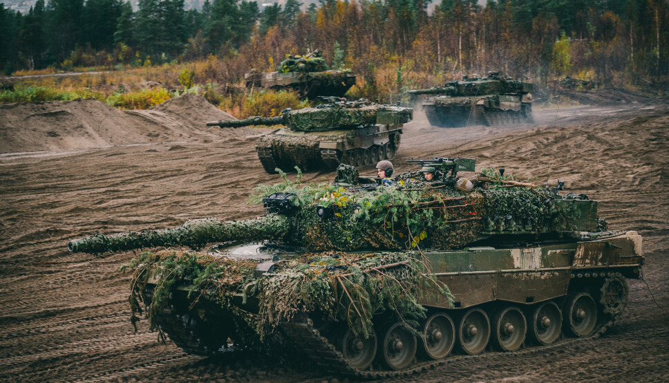 Leopard 2A4NO stridsvogner på øvelse i Troms. Fra 2025 skal nye stridsvogner innfases i Hæren.