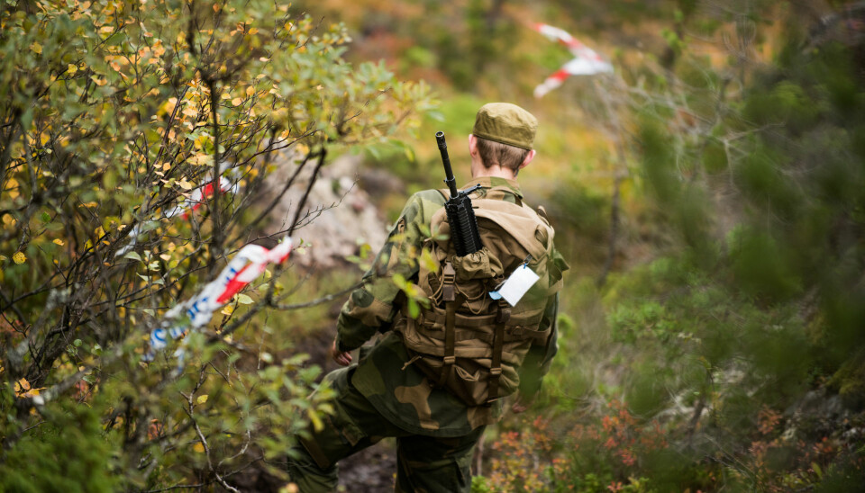 Vernepliktig gjennomfører infanteriløp på Ørland i 2018.