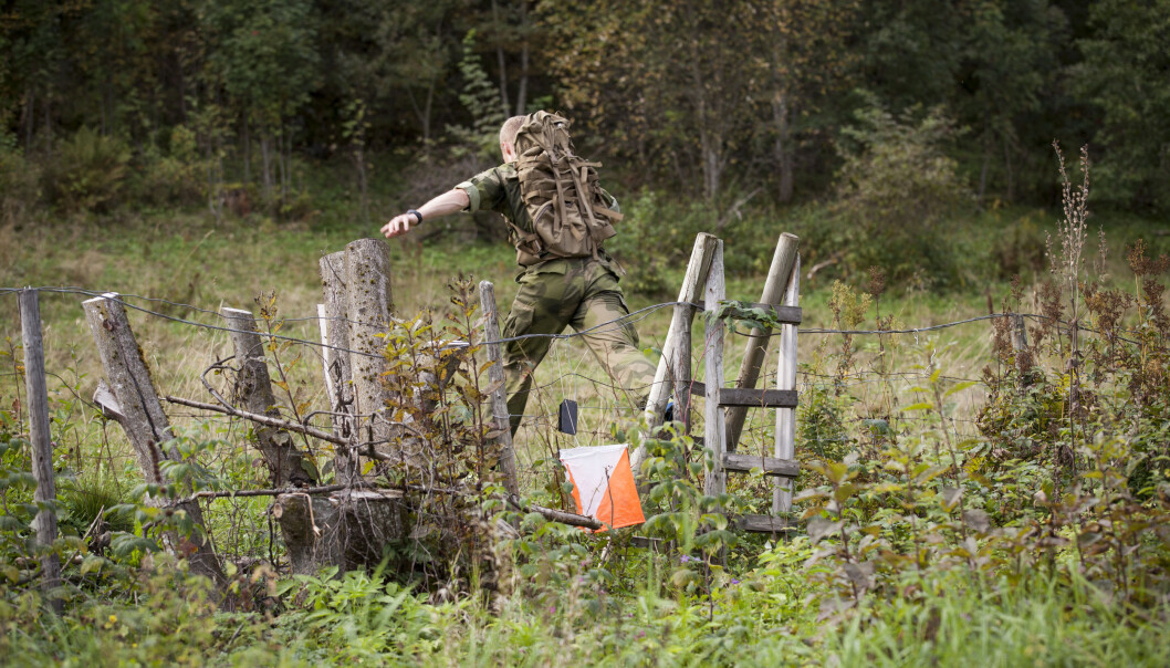 Når Sverre Diesen drar fram krigsretorikken i idrettsdebatten, blir det fort sjakk matt, skriver Bjørnar Dullum. Her ser vi en soldat under et infanteriløp. Når Sverre Diesen drar fram krigsretorikken i idrettsdebatten, blir det fort sjakk matt, skriver Bjørnar Dullum. Her ser vi en soldat under et infanteriløp.