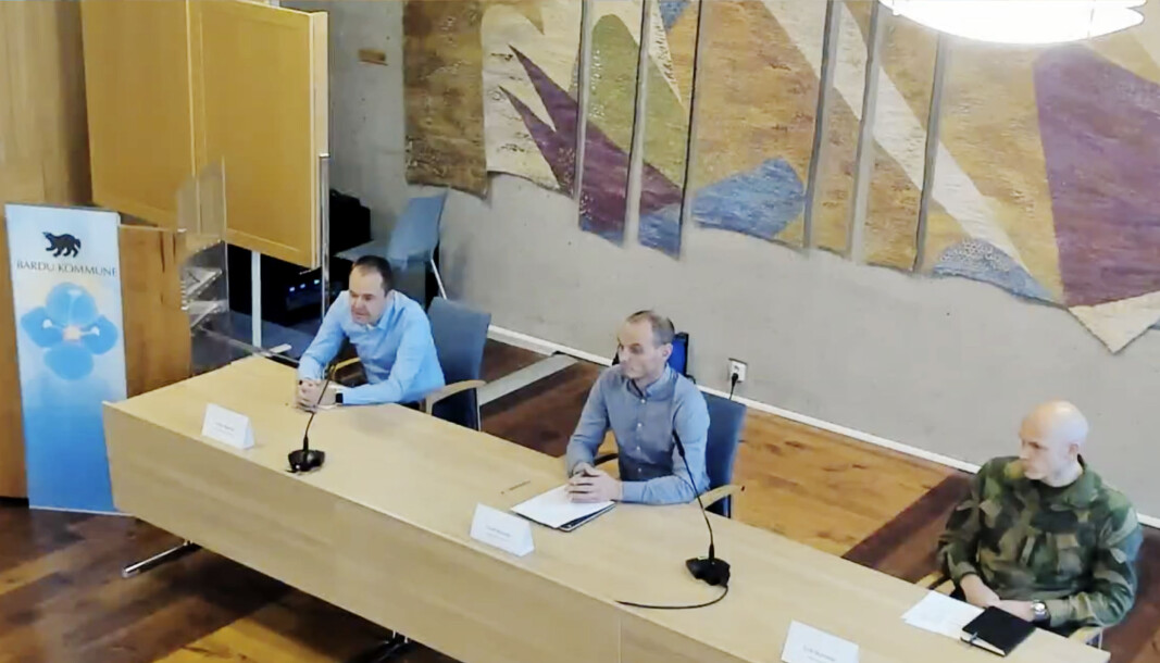 Ordfører i Bardu Toralf Heimdal, smittevernoverlege Vidar Bjørnås og talsperson fra Hæren Eirik Skomedal under pressekonferansen som også ble streamet torsdag ettermiddag. Ordfører i Bardu Toralf Heimdal, smittevernoverlege Vidar Bjørnås og talsperson fra Hæren Eirik Skomedal under pressekonferansen som også ble streamet torsdag ettermiddag.