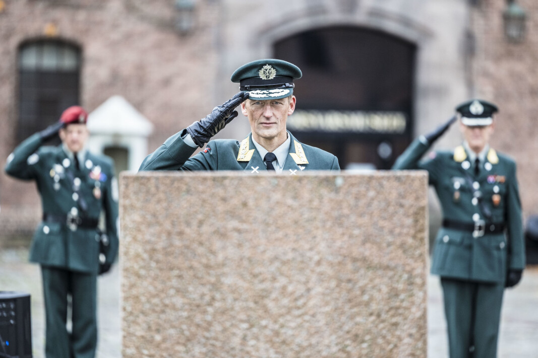 Forsvarssjef Eirik Kristoffersen tenkte litt ekstra på sine falne kamerater Trond Bolle og Tor Arne Lau-Henriksen i dag. Forsvarssjef Eirik Kristoffersen tenkte litt ekstra på sine falne kamerater Trond Bolle og Tor Arne Lau-Henriksen i dag.