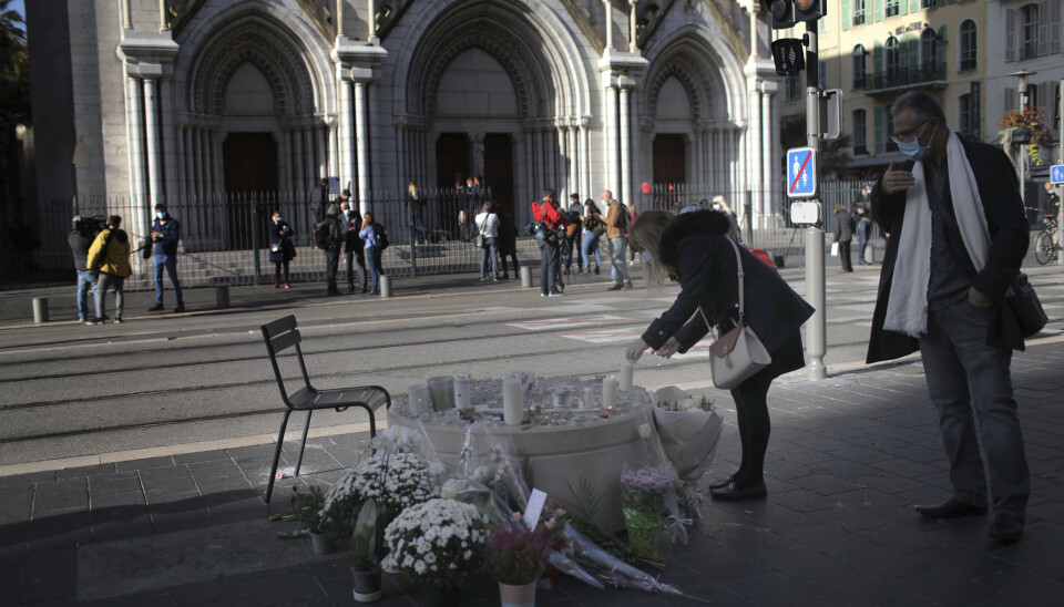 Torsdag ble tre mennesker drept i og ved en kirke i Nice i Frankrike i et knivangrep som knyttes til islamistisk terror. Fredag skjerper PST trusselnivået fra ekstrem islamisme i Norge.