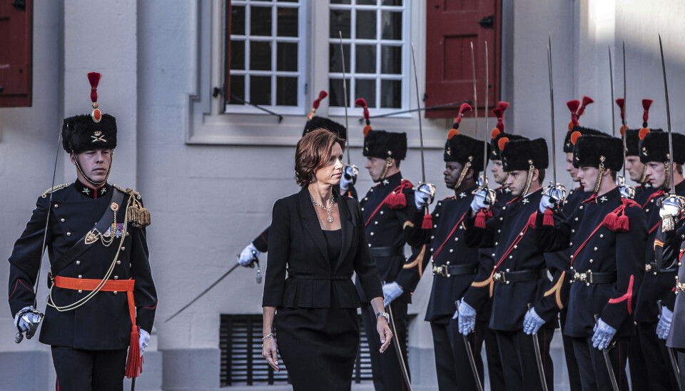 Inspeksjon av æresgarden da Krutnes tiltrådte som ambassadør i Nederland i 2011.