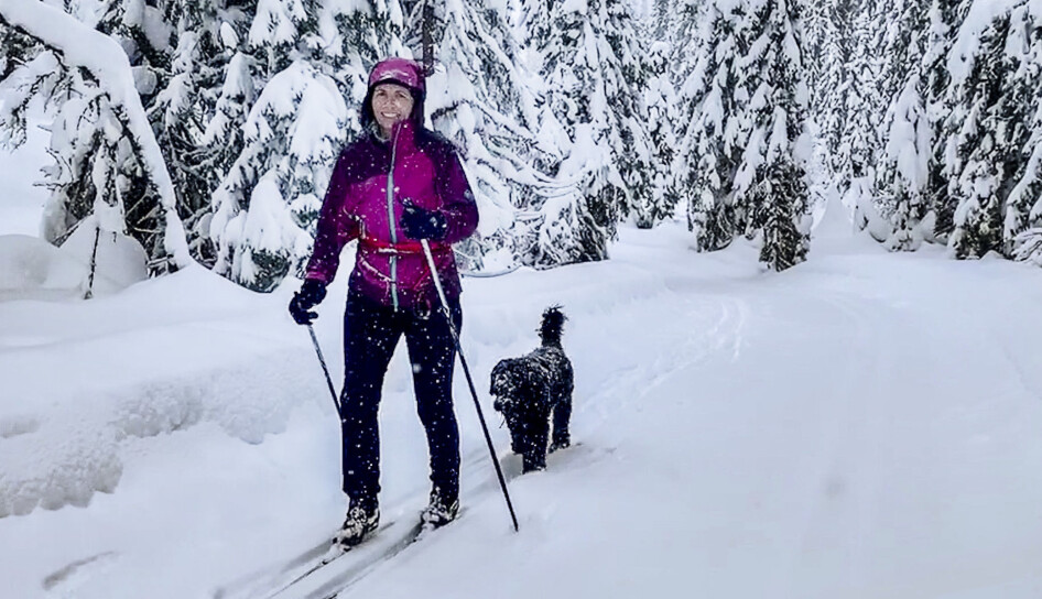 På skitur ved hytta på Vikerfjell.