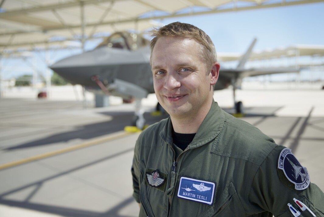 F-35: Martin «Tin Tin» Tesli ved Luke Air Force Base utenfor Phoenix i Arizona. F-35: Martin «Tin Tin» Tesli ved Luke Air Force Base utenfor Phoenix i Arizona.