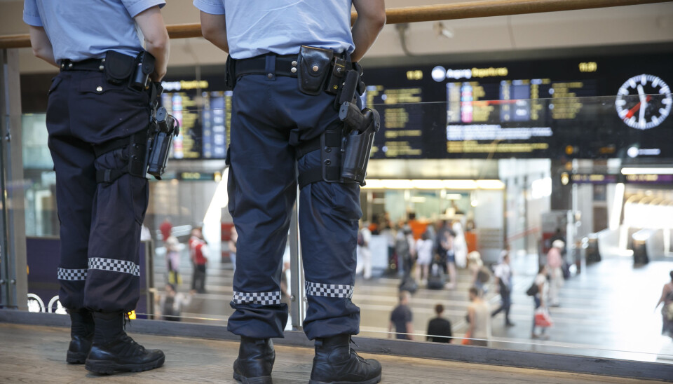 BEVÆPNET: Politiets innsatspersonell skal være bevæpnet de neste tre ukene. Dette bildet er fra 2014.