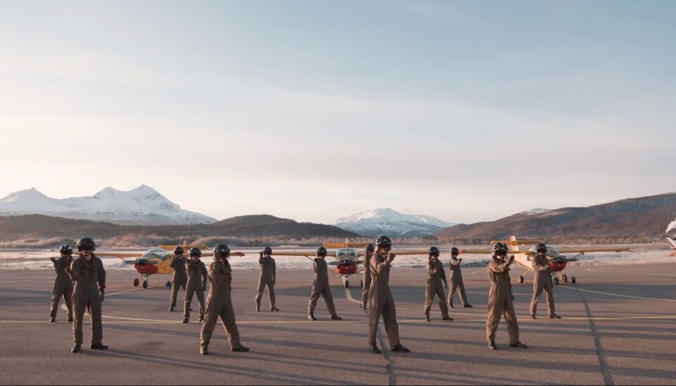 Luftforsvaret danser årets BlimE-dans.