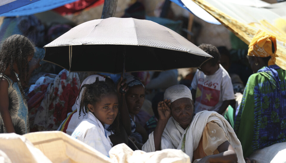 Etiopiske flyktninger venter på å registrere seg hos FNs høykommissær for flyktninger i Hamdayet i Sudan.