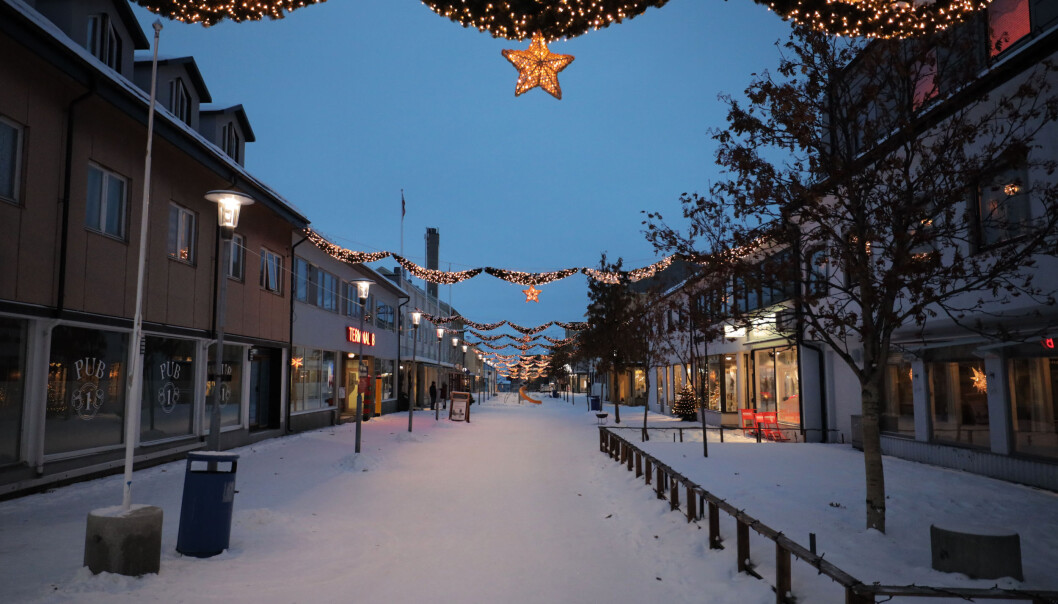 Julepyntet i gågata i Kirkenes. Bildet er fra 2019. Julepyntet i gågata i Kirkenes. Bildet er fra 2019.