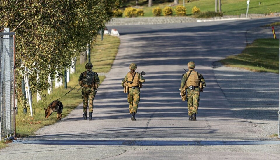 Militære vakter i Luftforsvaret under øvelse Falcon Respons ved Rygge i september i år.
