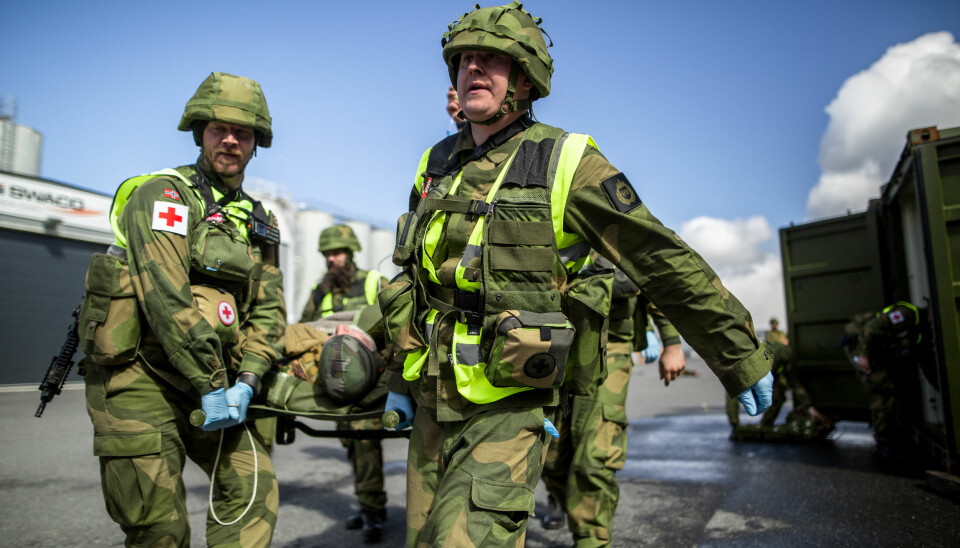 HV-14 på øvelse i Mosjøen i 2017. På soldatenes vester henger sanitetslommen.